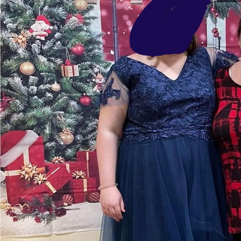Elegant Navy Blue Lace Prom Dress